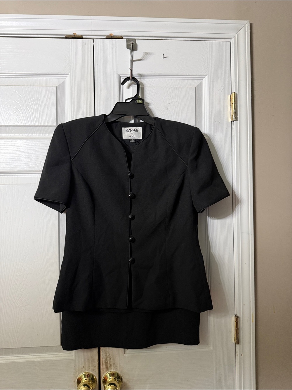 Kasper Vintage Black 2pc Skirt and short sleeve blazer jacket set Sz 8 NWOT